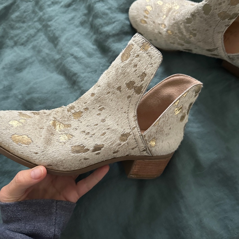 Coconuts by Matisse Cream and Gold Ankle Booties